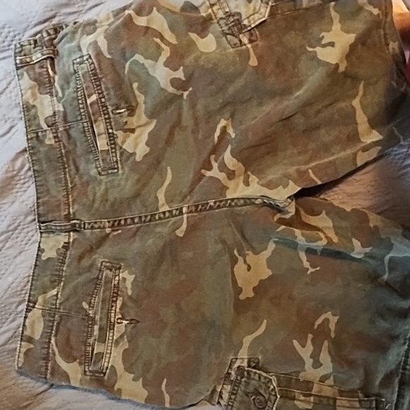 Arizona jean camo shorts - Picture 2 of 3